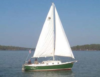 Com-Pac 23 with optional green hull - Photo of Com-Pac 23/4 sail boat